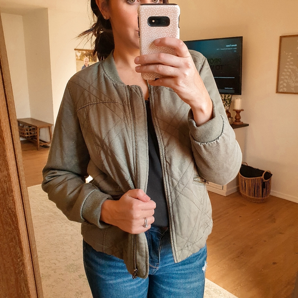 New with tags size medium quilted olive bomber jacket.